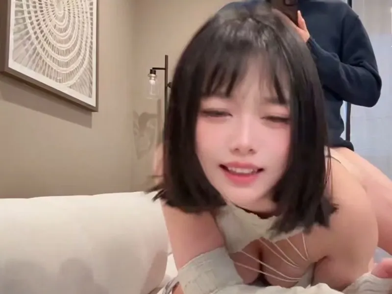 Chị họ dễ thương rủ em trai cowgirl đầy cuốn hút.